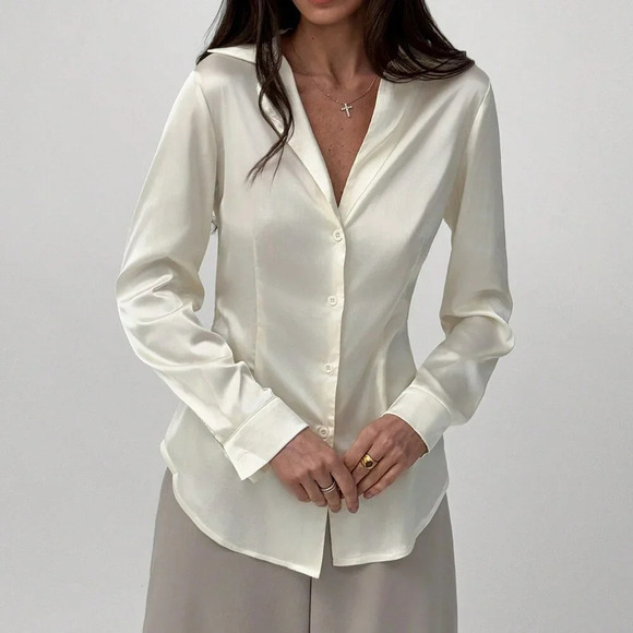 Apricot Casual Women's Waist Cinched Comfortable Satin Collared Cardigan - Picture 4 of 7